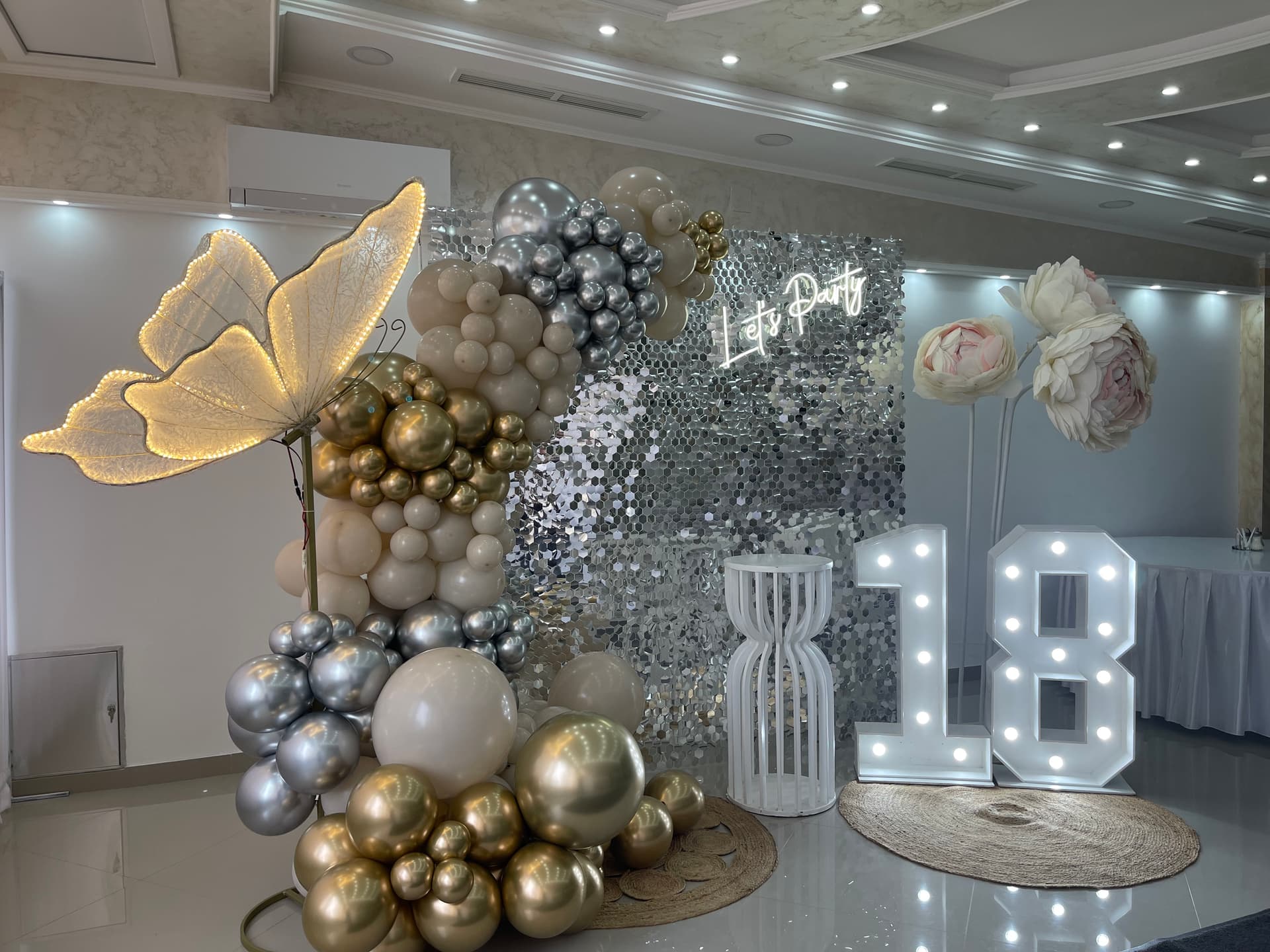 Dekoracije i buketi od srca - slika 29