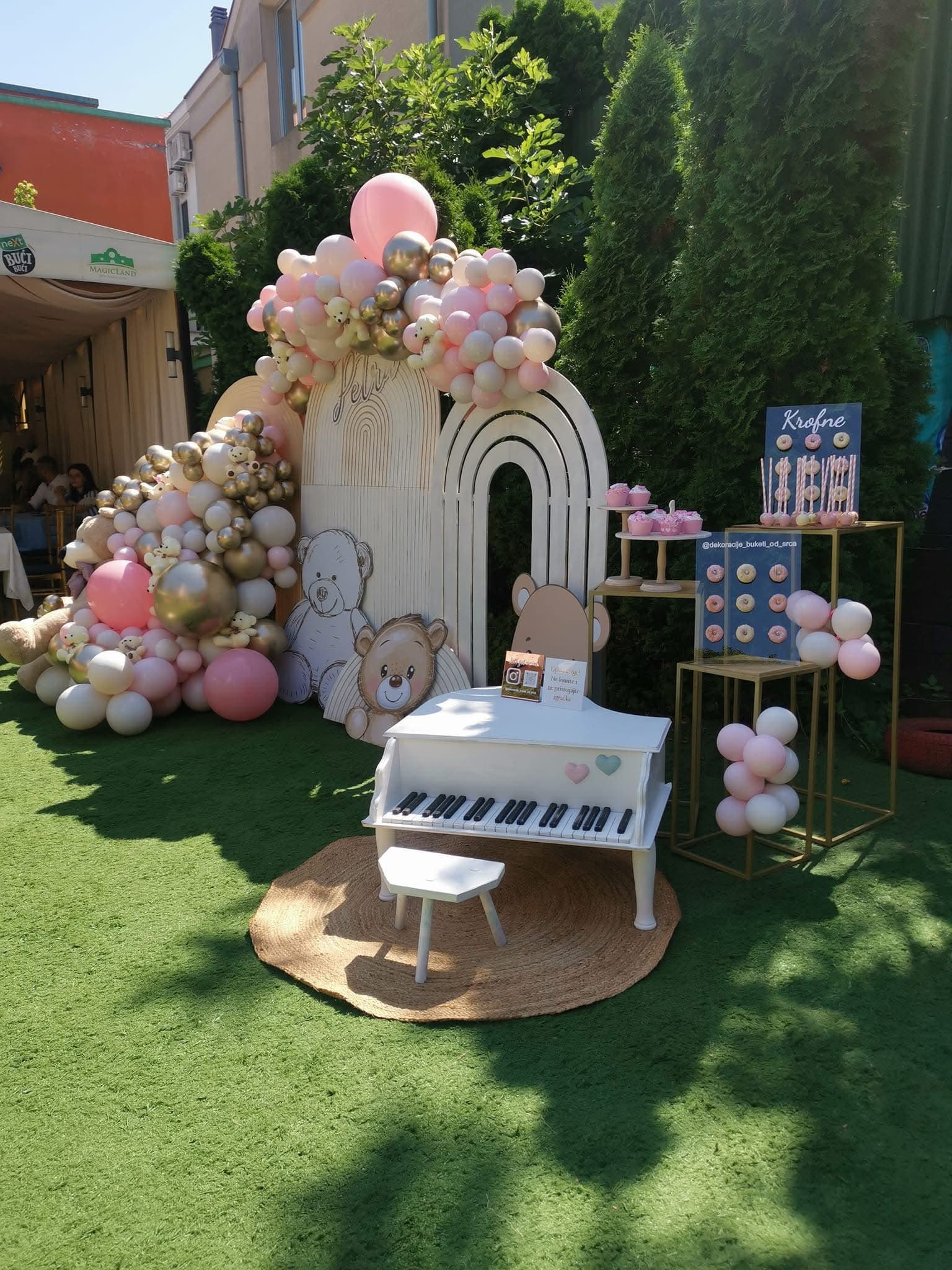 Dekoracije i buketi od srca - slika 38